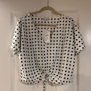Zara polka dot short sleeve top with key hole detail at the waist.